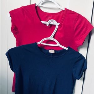 2 T-Shirts